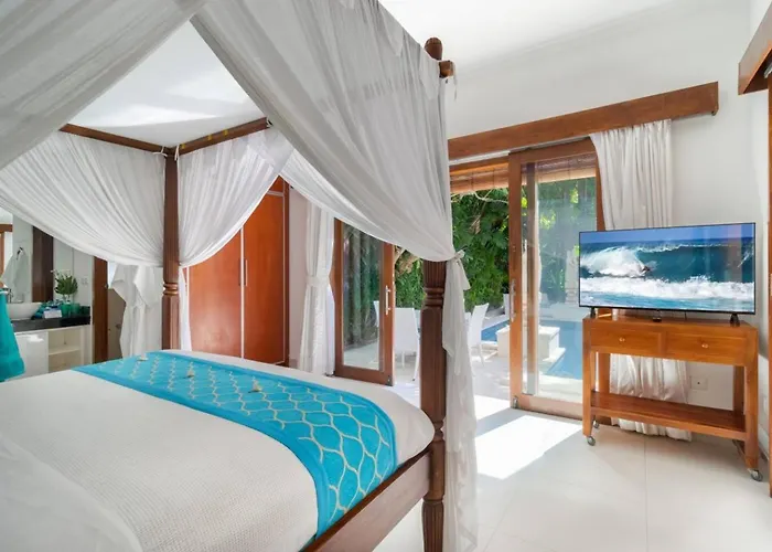Super Value 3 Bed, Seminyak, Walk To Villa *