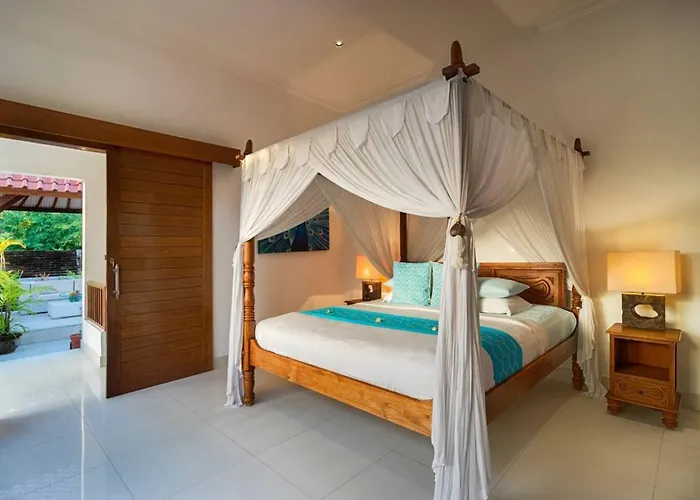 Super Value 3 Bed, Seminyak, Walk To Villa