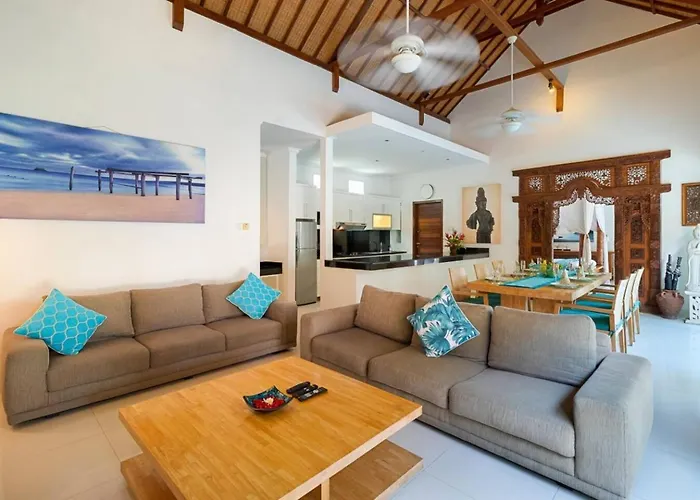 Super Value 3 Bed, Seminyak, Walk To Villa *
